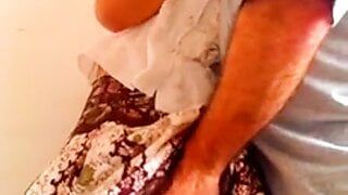 org gaji pakai kain batik