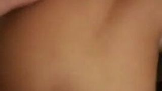 Petite enculade pour ma pute vierge