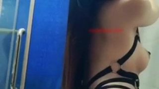 The beautiful woman secretly asked her best friend’s boyfrie