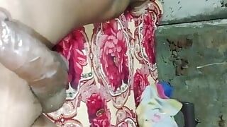 Ghar mein kapde utarkar biwi ko choda