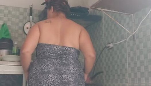 In the middle of lunch a masturbation