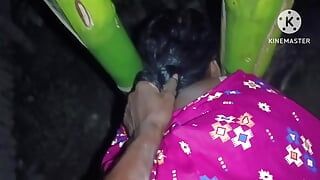 Pados ki bhabhi ko ghar ke bahar bulakat chudai ki