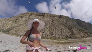 Rahyndee James behind the scenes