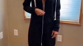 Sexy Fit Hotwife & Cuckold Husband