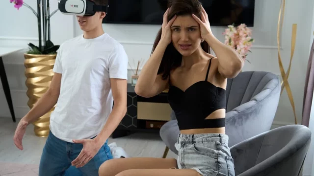 CHEATER CAUGHT 😱 Real pussy is better than VR porn