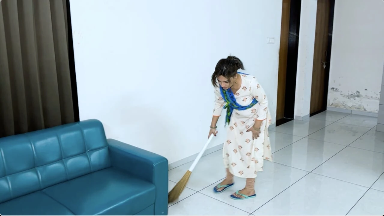 The maid used to steal in the boss’s house