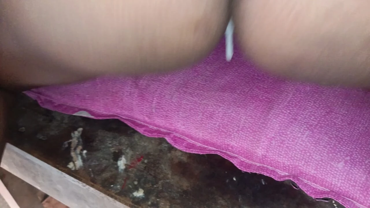 Desi bhabhi ki doggy style mein chudai karke Pani nikaalo