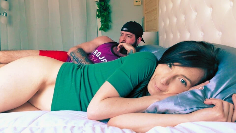 British Stepsister Forgot To Wear Panties To Bed – Stepbrother Can’t Resist