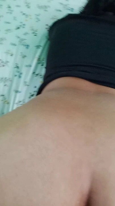 Comiendo con mi amiga culona.