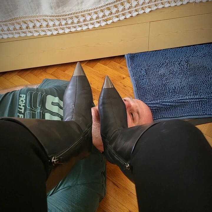 To torture my slave’s tongue with my delicious soles