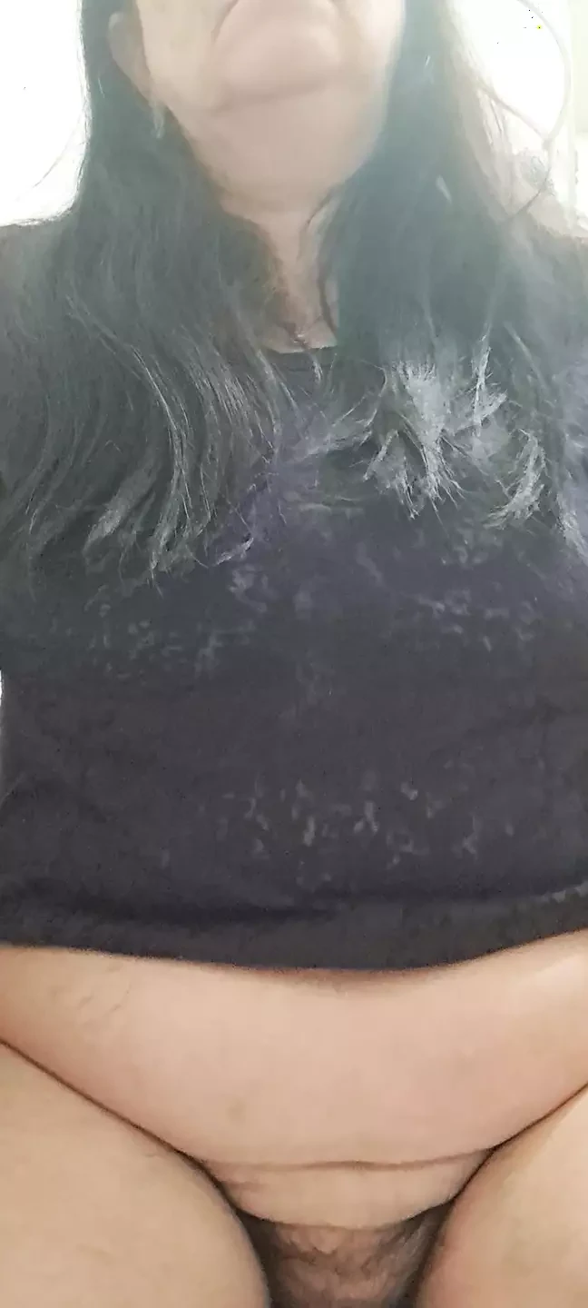 Milf’s pussy wants to fuck and I masturbate her