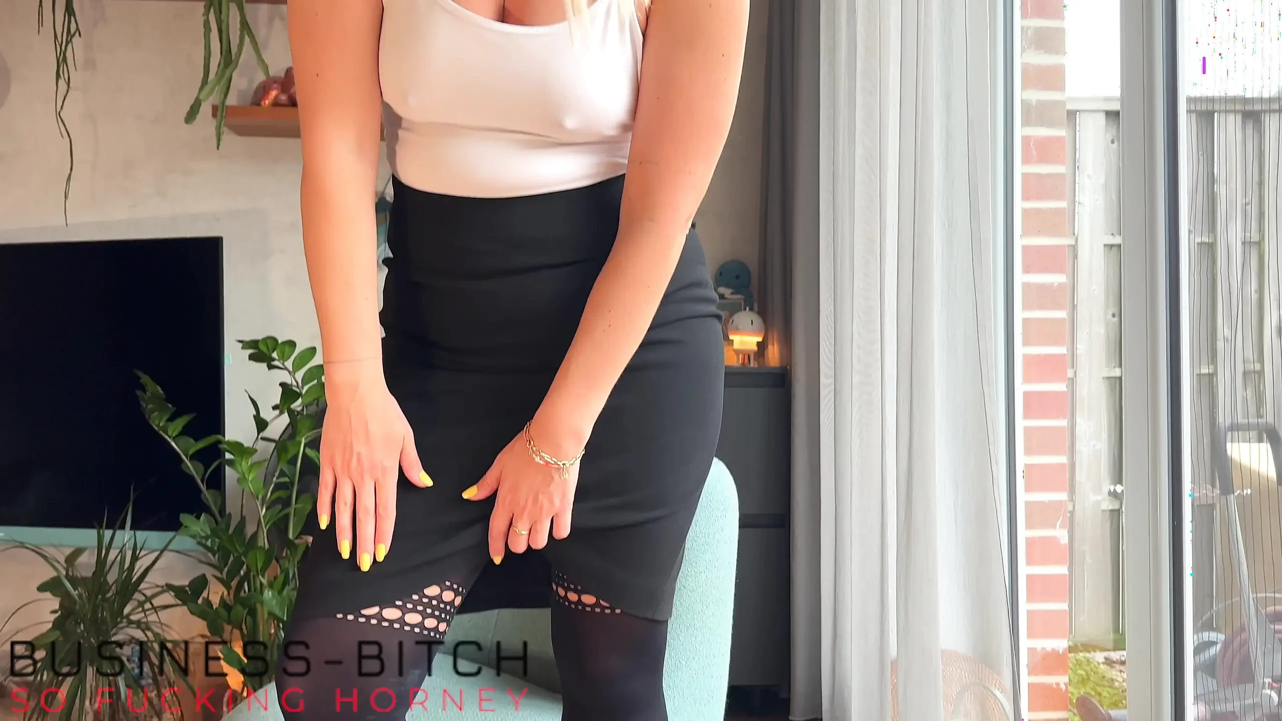 curvy business woman in dried cum nylons gets more hot cum by the boss – business-bitch