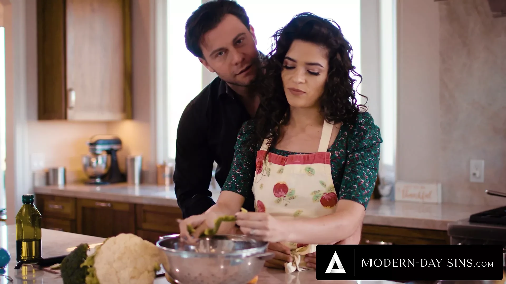 MODERN-DAY SINS – Cheating Housewife Agrees To FREE USE CREAMPIE To Please Her Horny Husband!