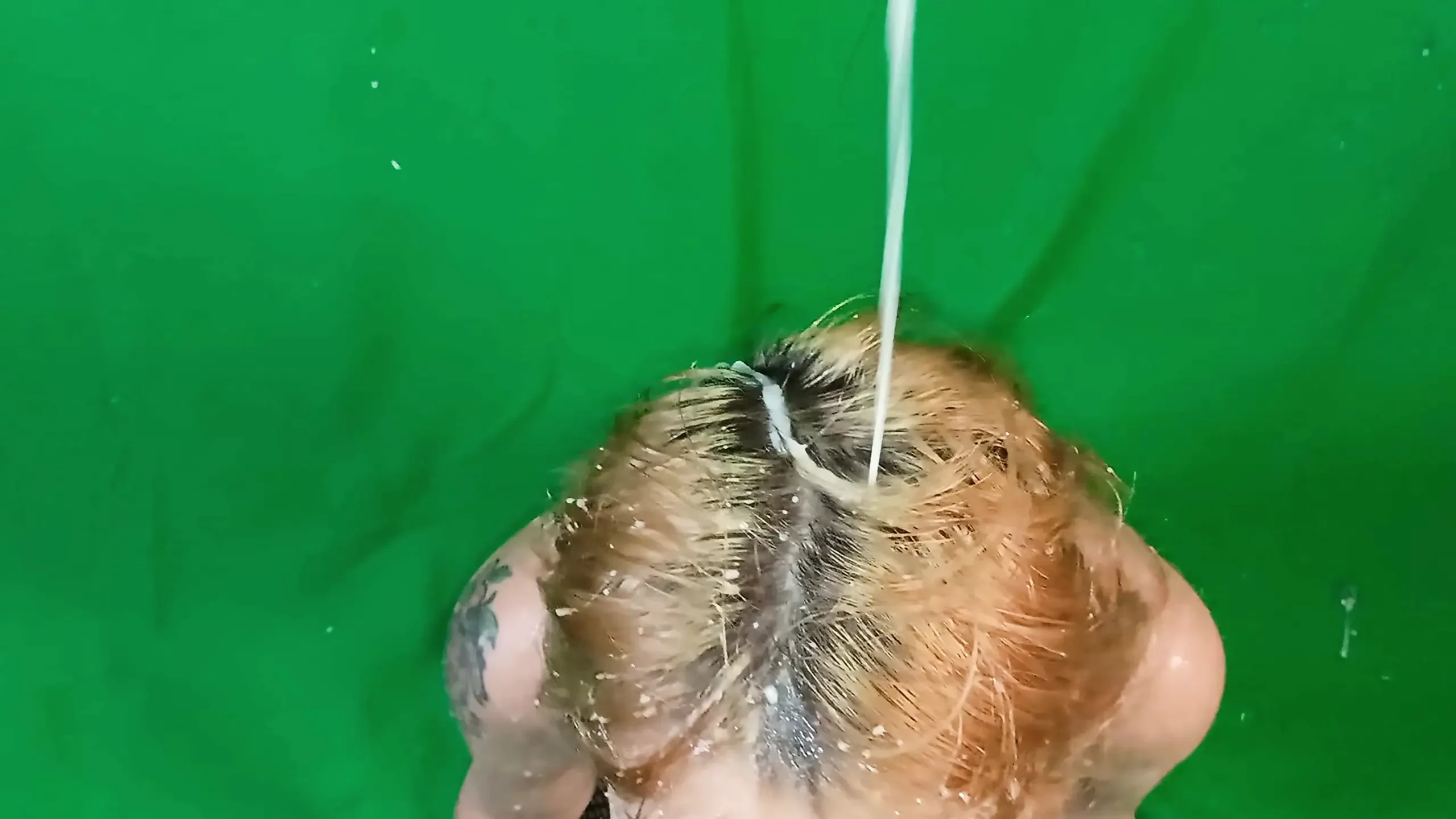 Pretty little MILF get’s a mega facial