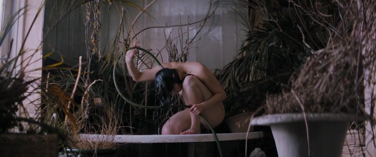 Sarah Gadon – ”Octavio”