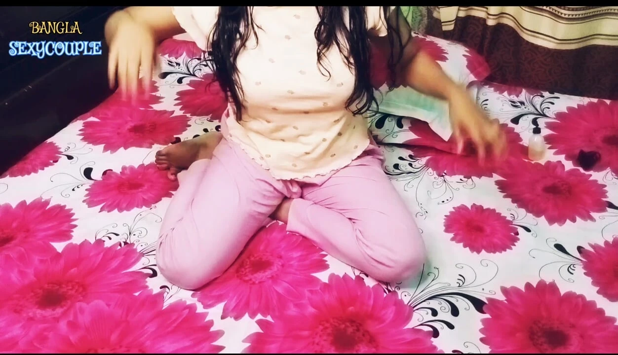 Fingering hair pussy beautiful girl big ass.