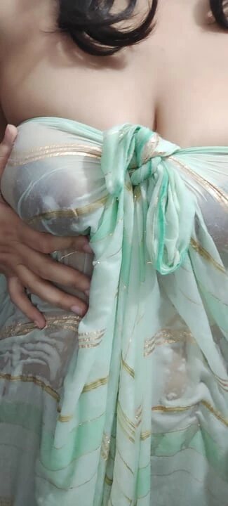 Sexy bhabhi doing rough fingering