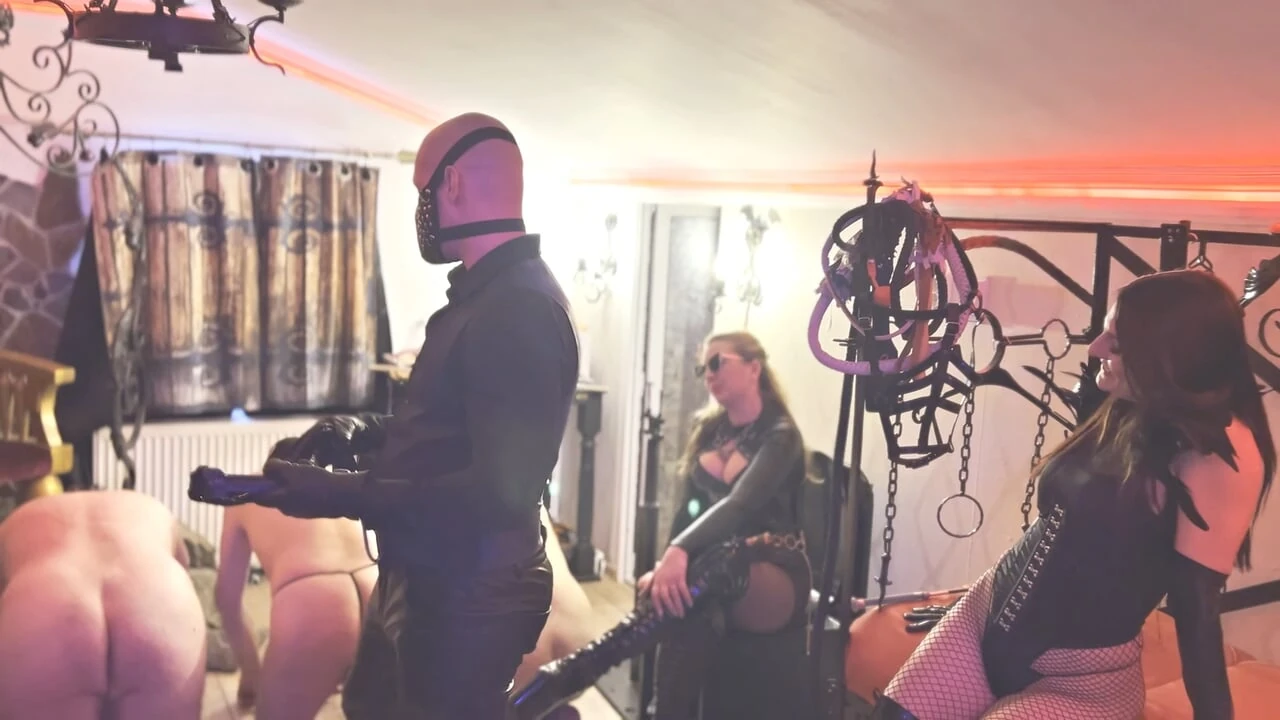 Mistresses and Master cruel flogging contest – Zeida, Zara and Master Darius