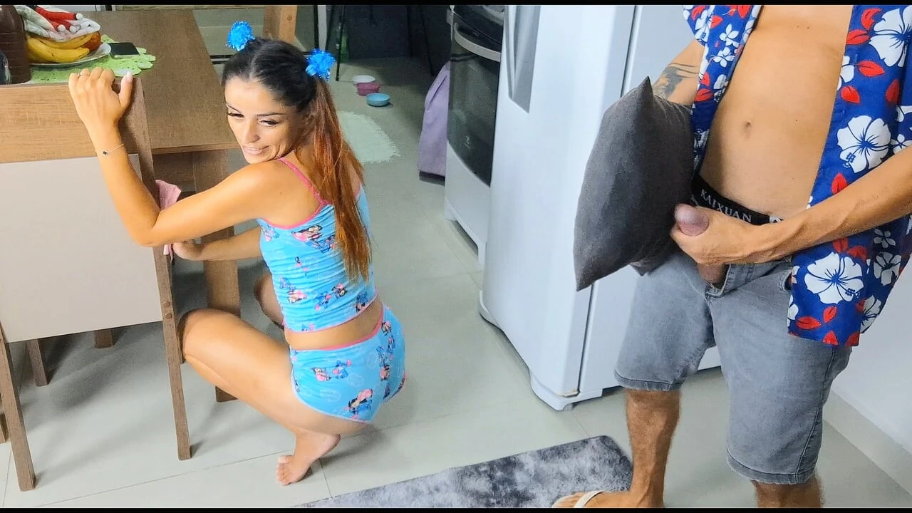 Older man chases girl who was lonely in her house in only short shorts