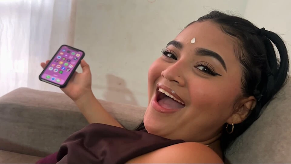 I can’t help but masturbate while watching my stepsister