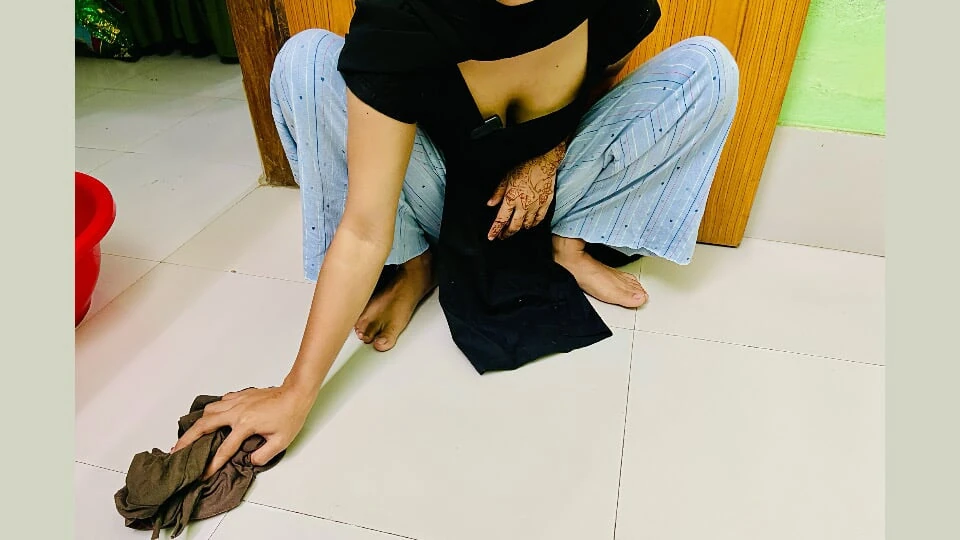 Sex with my sexy house servant when my wife not at home