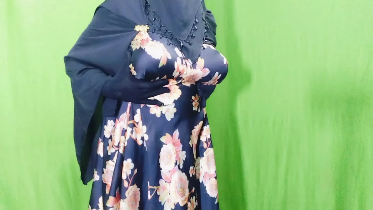 Muslim Hijabi Beautiful Housewife Fucking with Neighbor – With Clear Hindi Audio