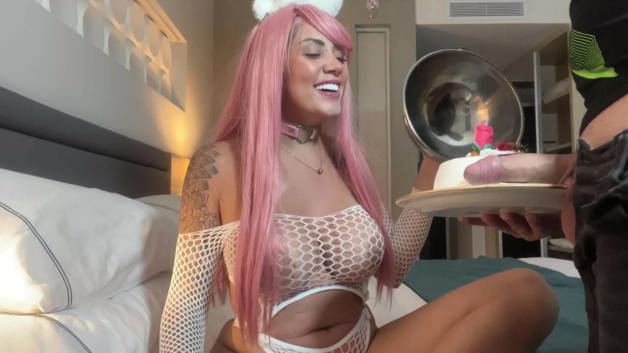 My neighbor surprises me with a gift for my 24th birthday – Sara Blonde