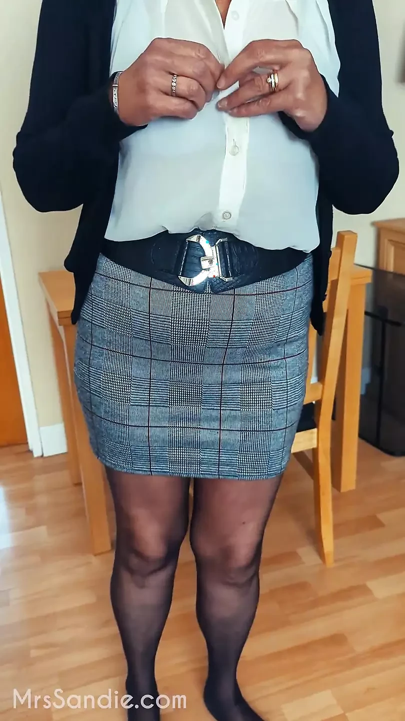 Your 53 year old mature step-aunt in her favourite short tight skirt and open pussy pantyhose.