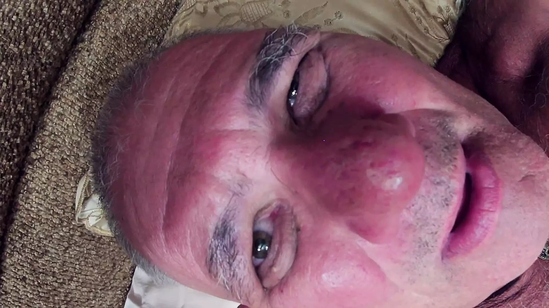 Cunni upper view with real sound but Click noise