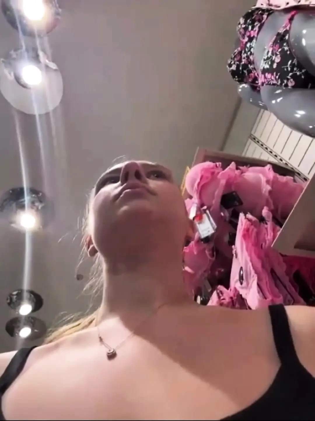 Extreme fucking in the changing room