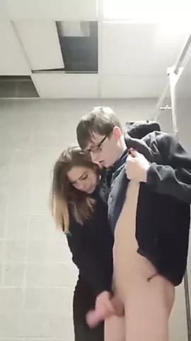 Quick Cumshot after his Handjob from his first Girlfriend