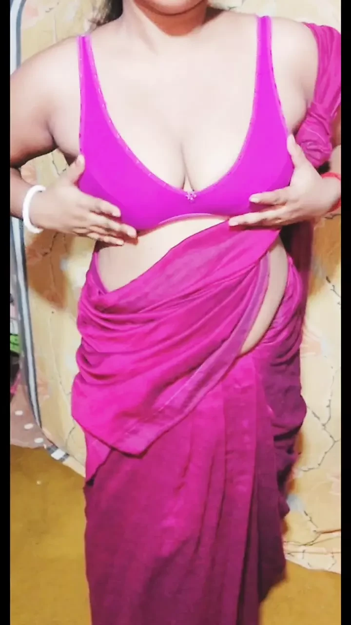 Horny Desi Girl Playing with Herself Silently