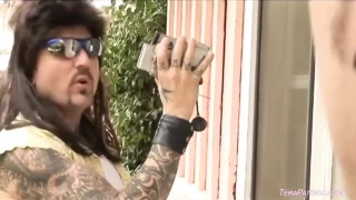 Cougar Teri Weigel uses her huge boobs to seduce the gardener