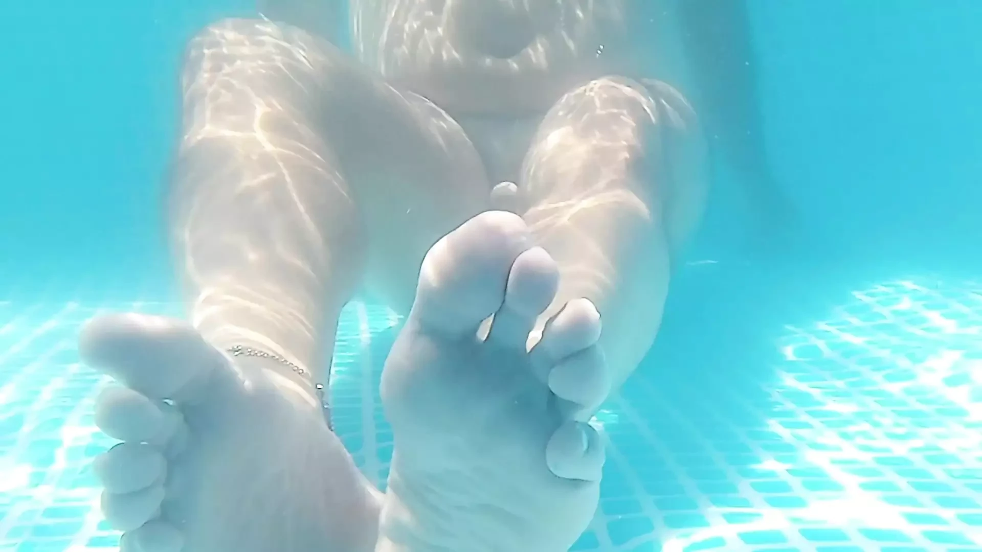 Trying out my under-water cam while I relax in the pool