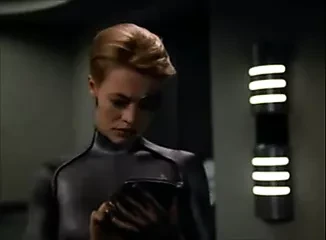 Star Trek: Voyager – Seven of Nine wants to try sex.