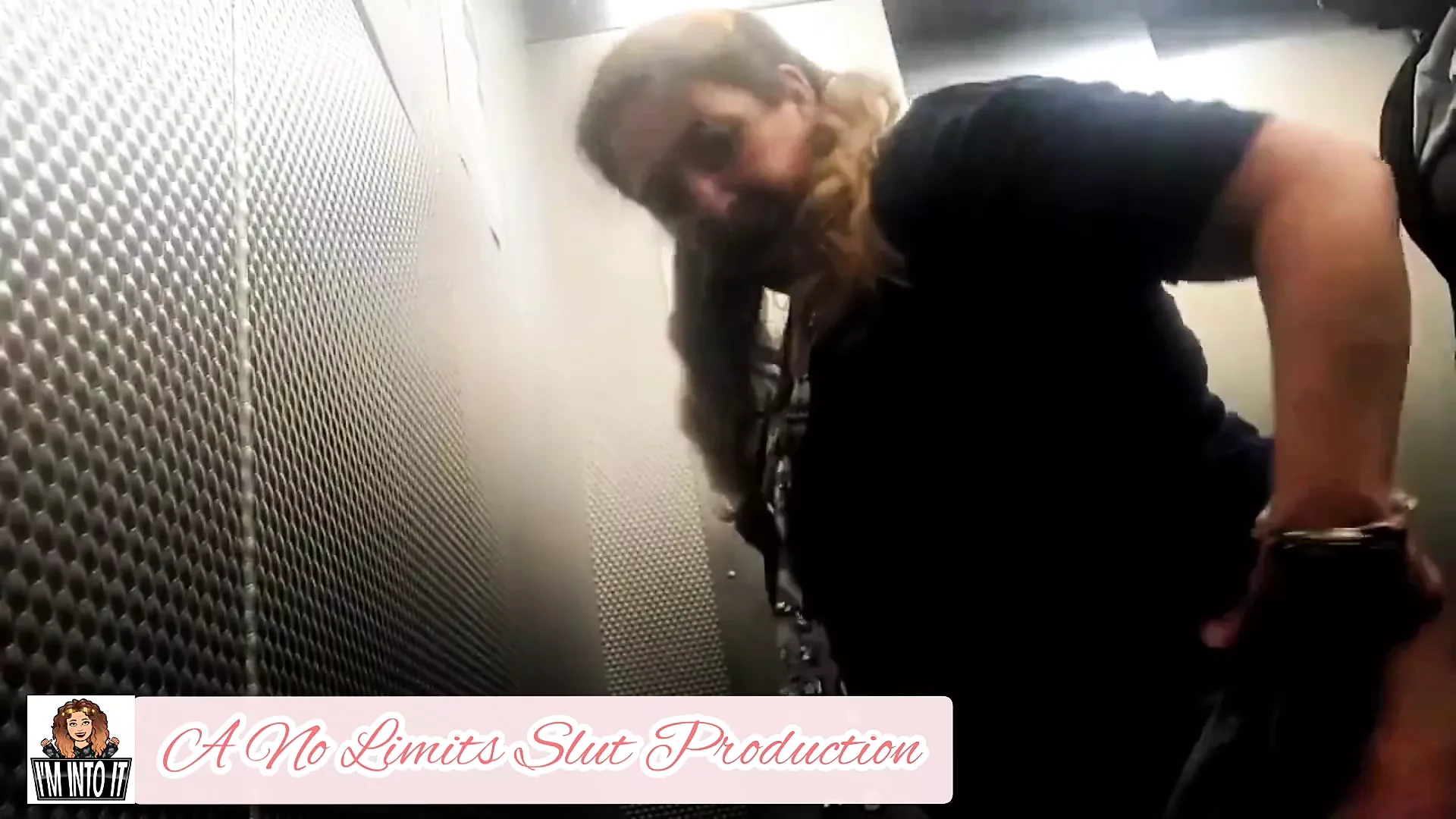 Interracial Motel 6 elevator fuck