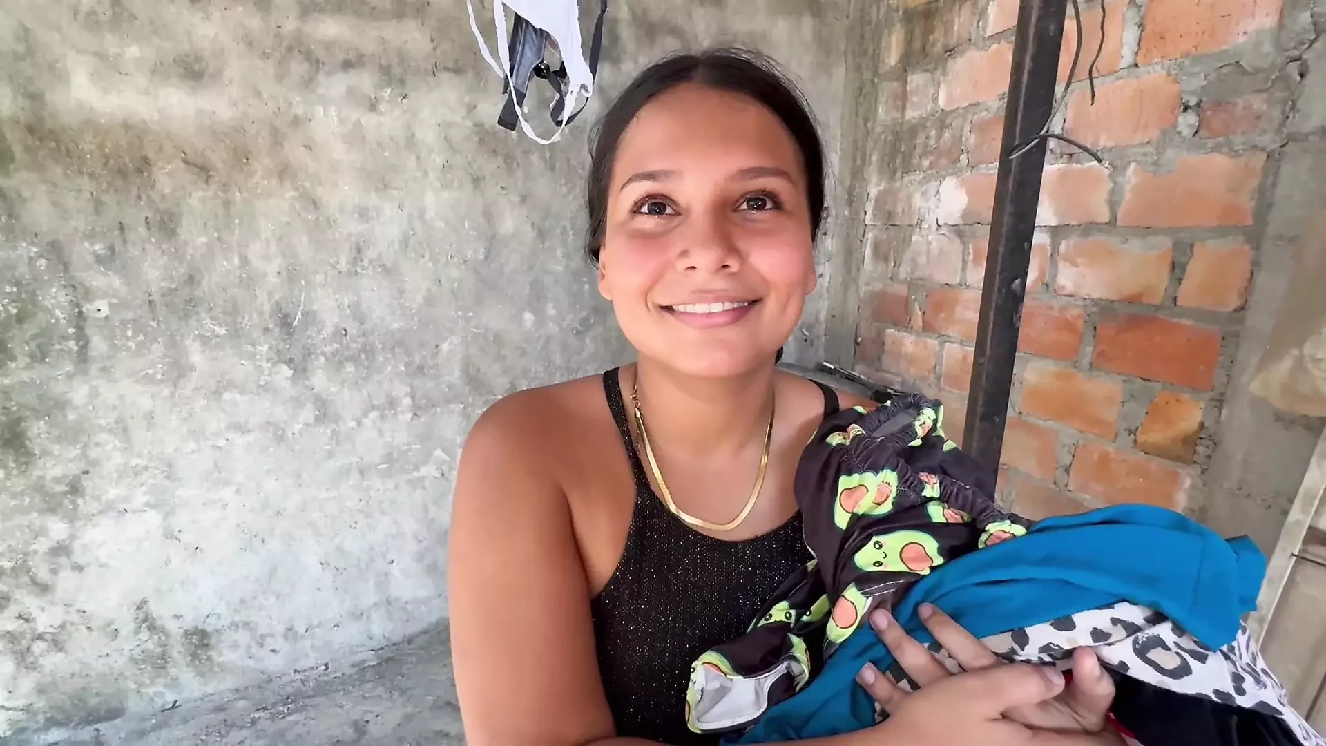 My Horny Neighbor I Ask Her to Wash My Clothes and I Pay Her with Semen on Her Face