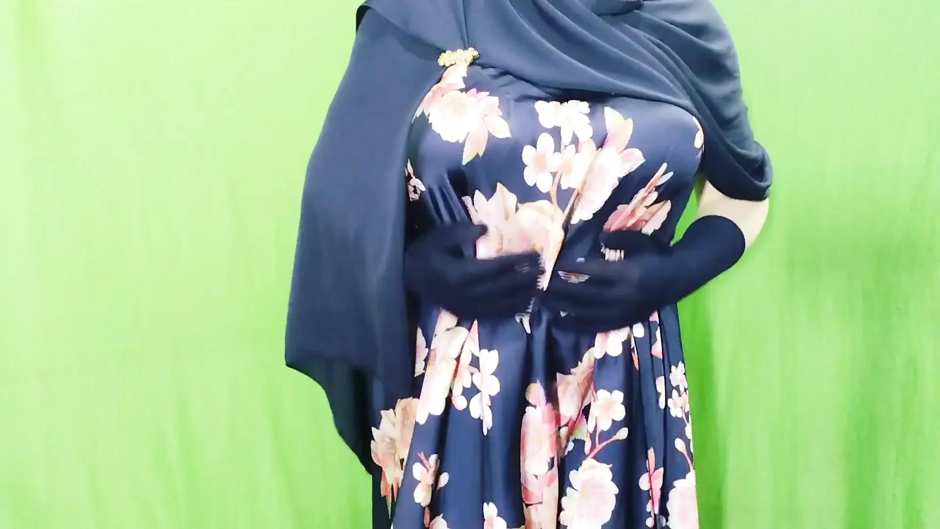 Indian beautiful village housewife having sex in the room – clear Hindi audio