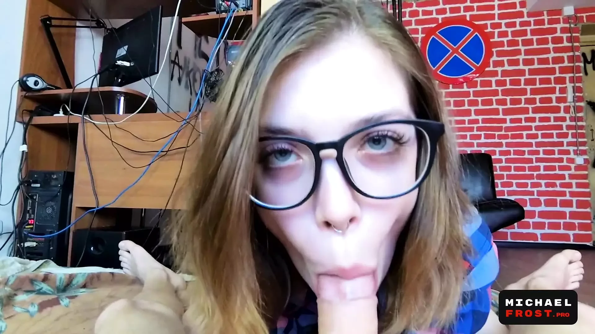 18 year old teenager after school does everything to make her boyfriend cum