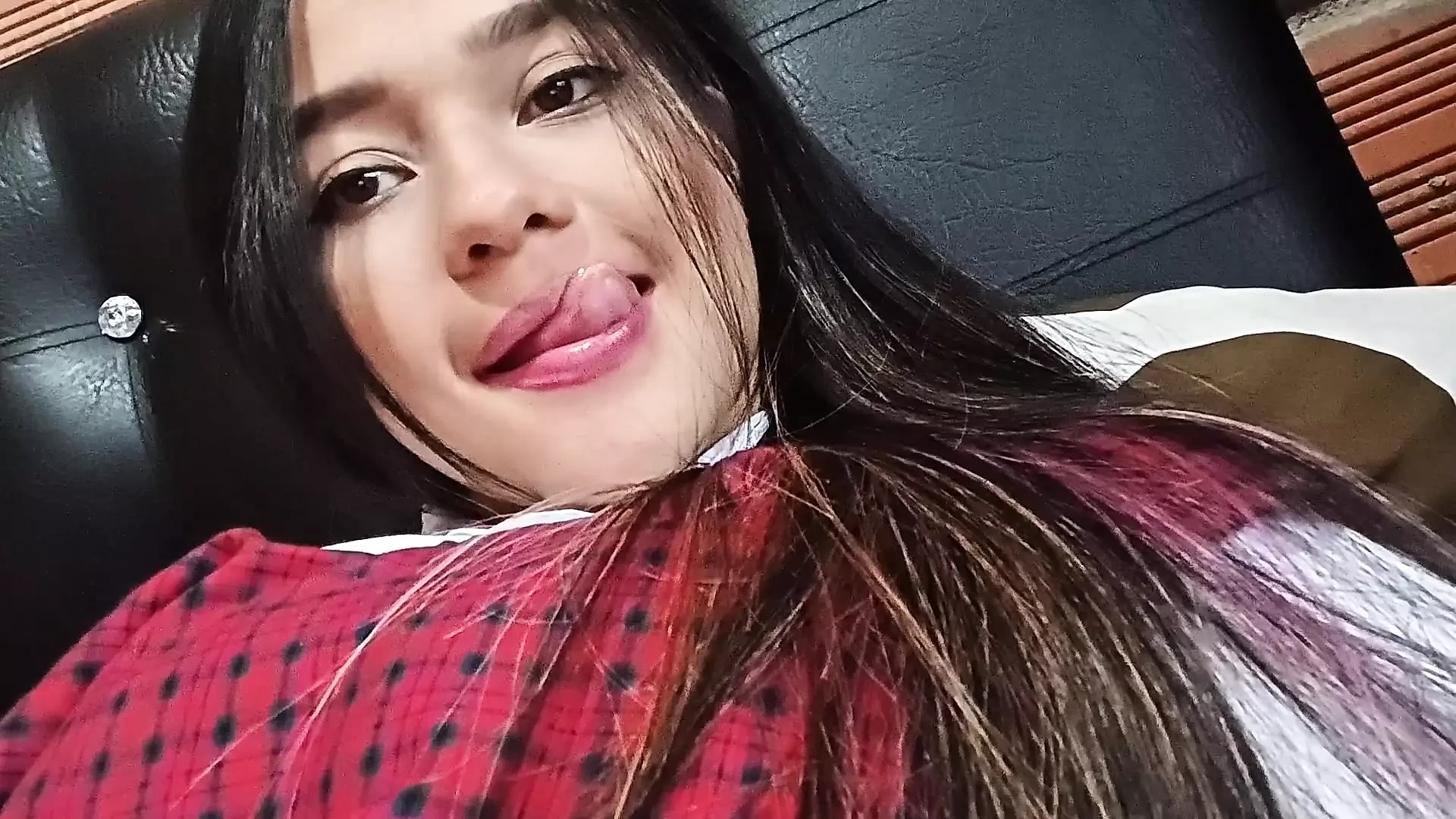 Busty Arab Fingers And Shows Off Her Rich Tits