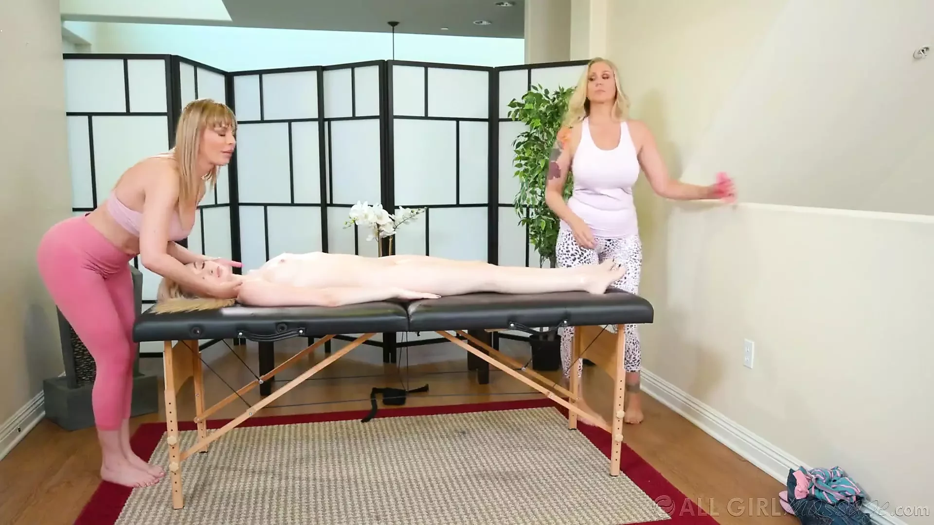 All Girl Massage – Julia Ann and Dana Dearmond Fight Over Lexi Lore’s Pussy in Hot Lesbian Threesome