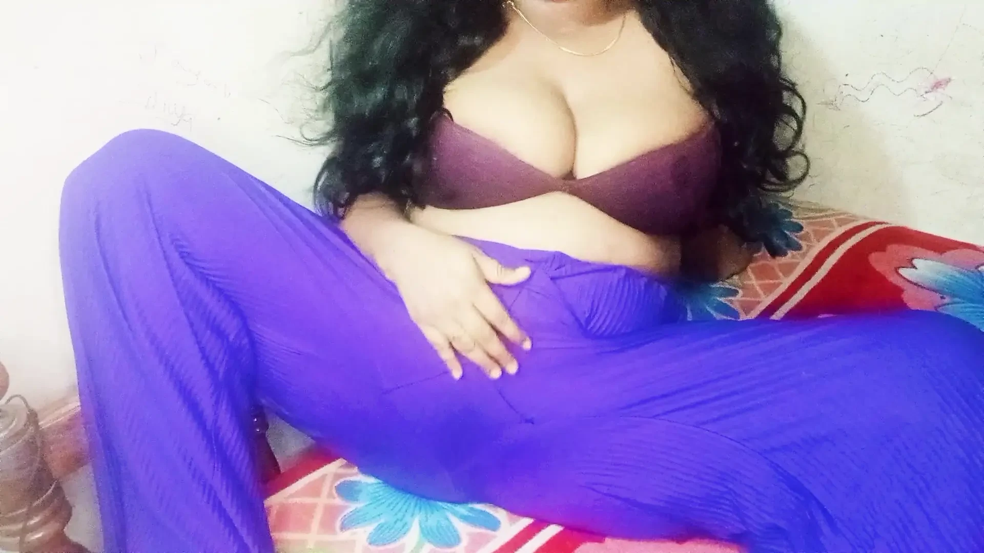 Beautiful student girl daya with posh body and hungry pussy