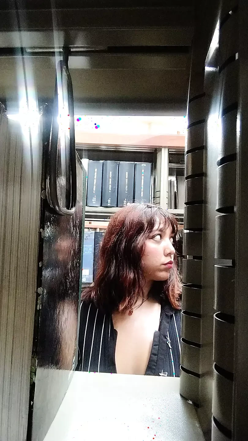 A little naughty in a royal library 🤤