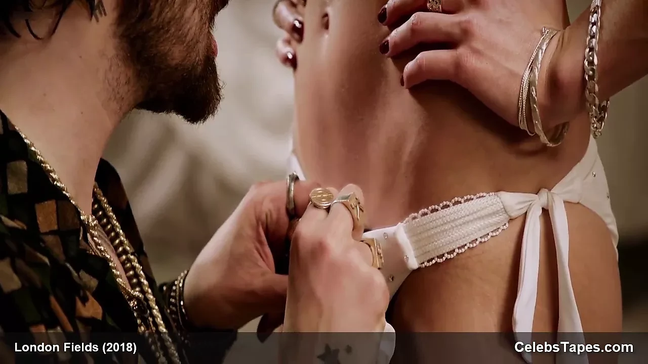 Amber Heard sexy celebrity video & showing ass