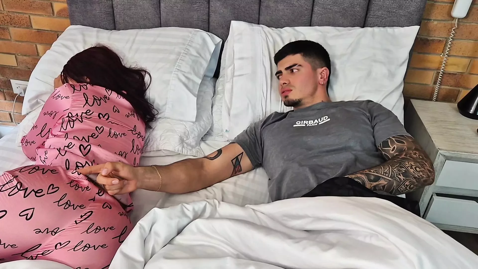 Sharing a bed with my best friend’s girlfriend – she’s so slutty that I eat that pink pussy