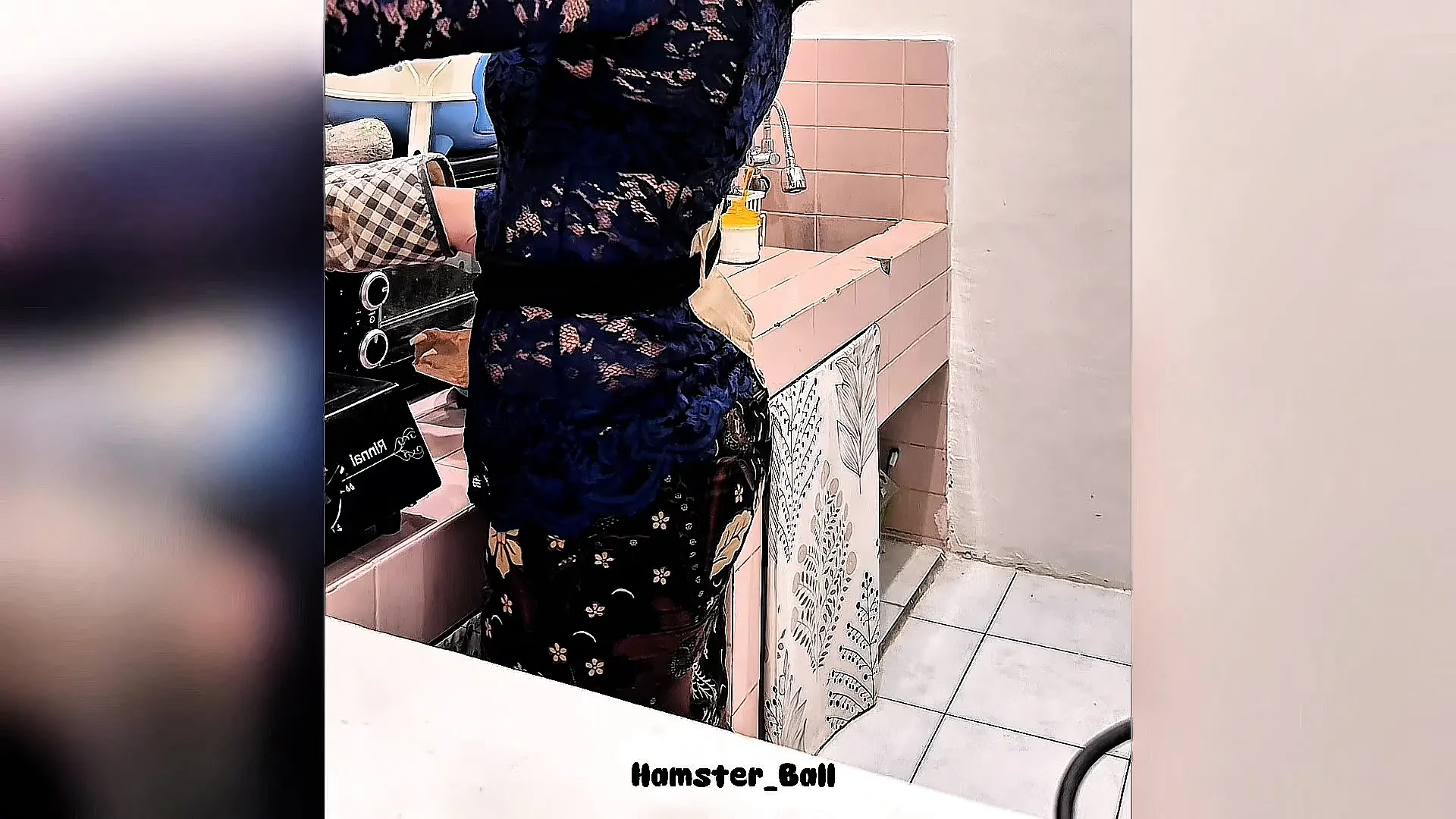 Cheating on My MILF Maid in a Kebaya Who I Fucked While Cooking in the Kitchen