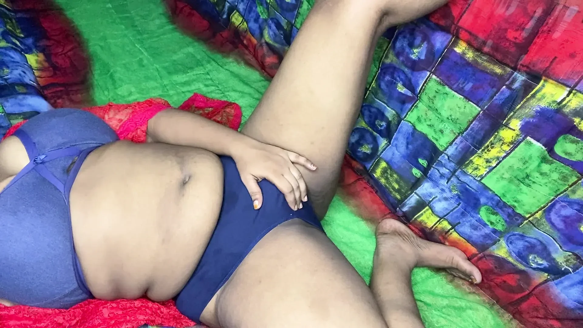 Desi Marathi Indian Girl Showing Big boobs Fingering Bhabhi