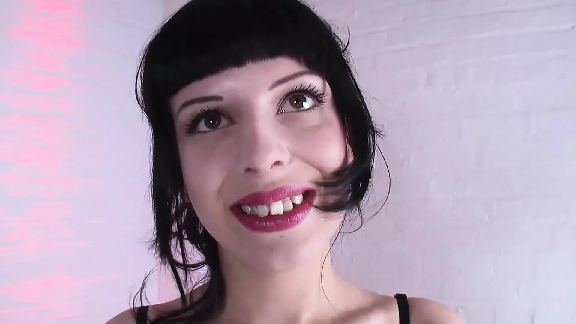 Sarina – The dark-haired stockings girly