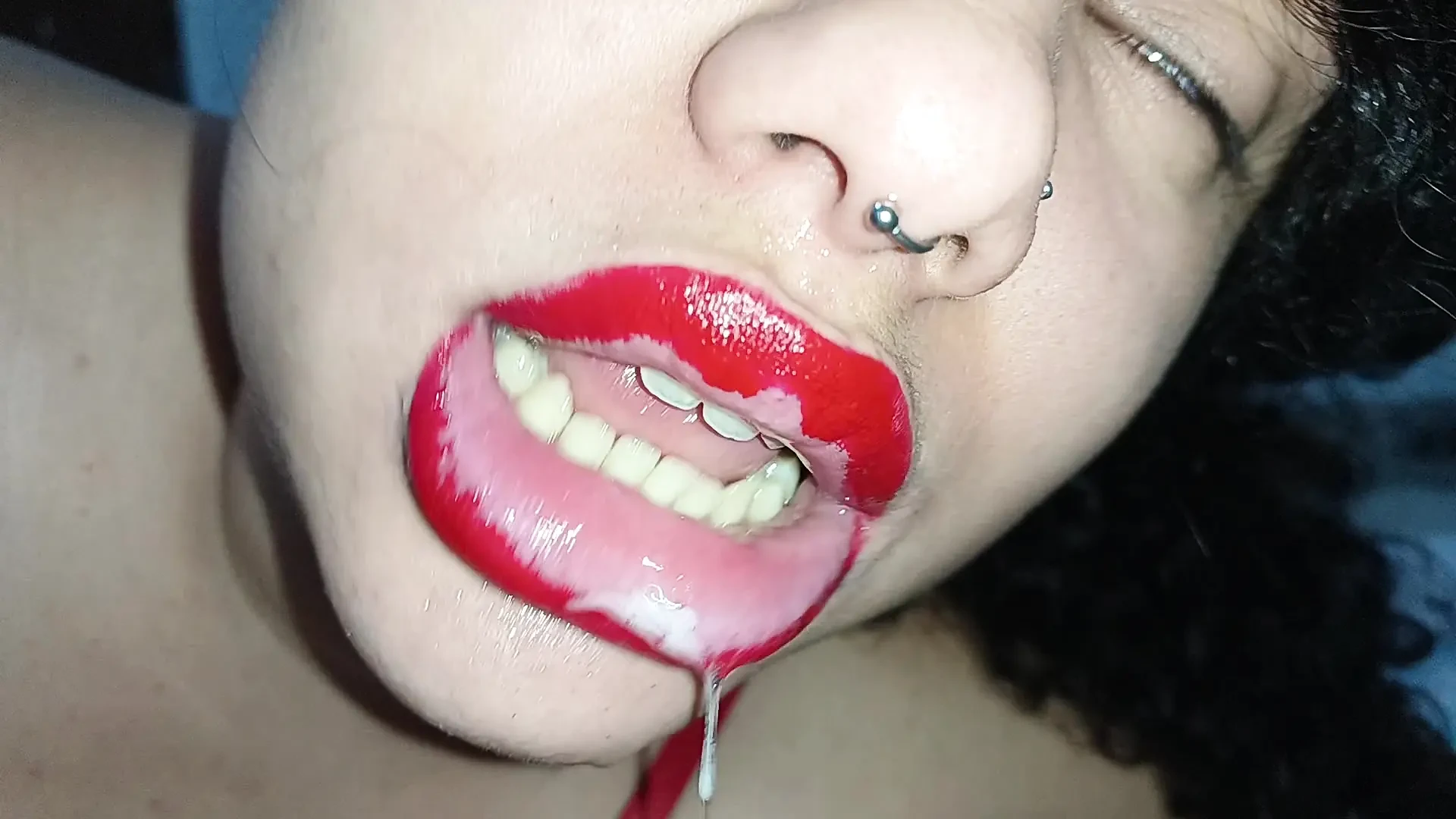 DAMN THIS IS UNDOUBTEDLY THE BEST BLOWJOB IN THE WORLD, SHE FUCKS SO MUCH