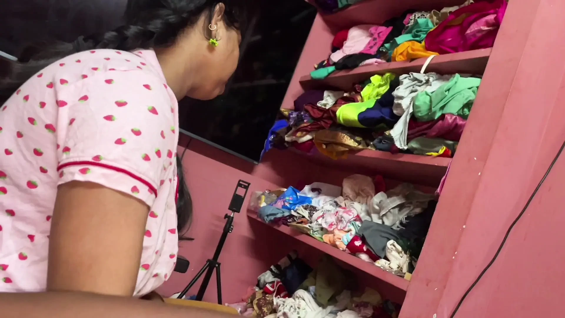 STUDENT GIVES HANDJOB FOR EXTRA MARK